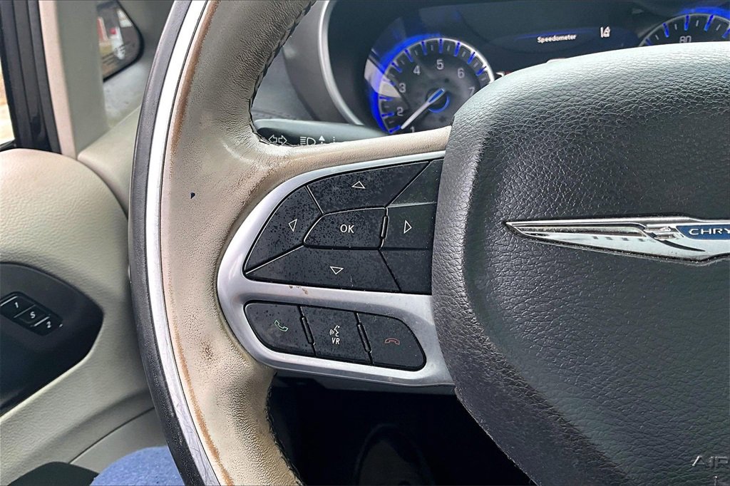 Used 2019 Chrysler Pacifica Limited w/ Tire & Wheel Group image 10