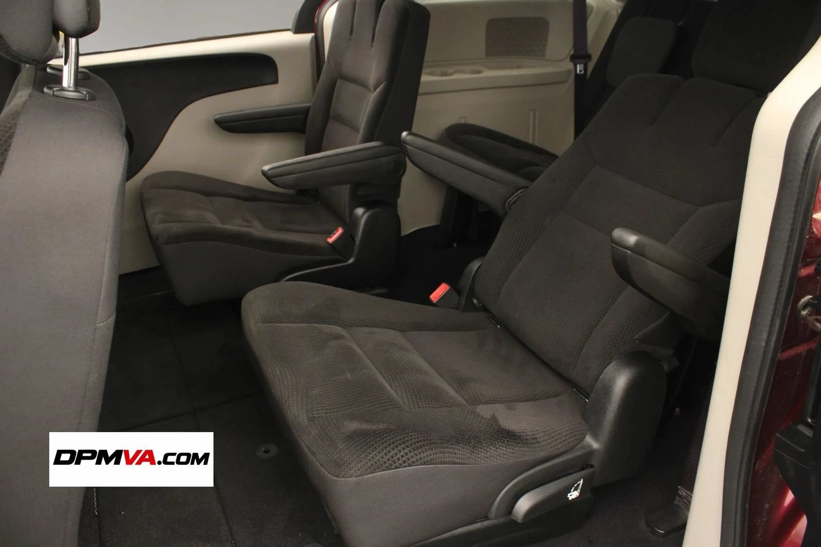 Used 2018 Dodge Grand Caravan SE w/ UConnect Hands-Free Group FWD image 18
