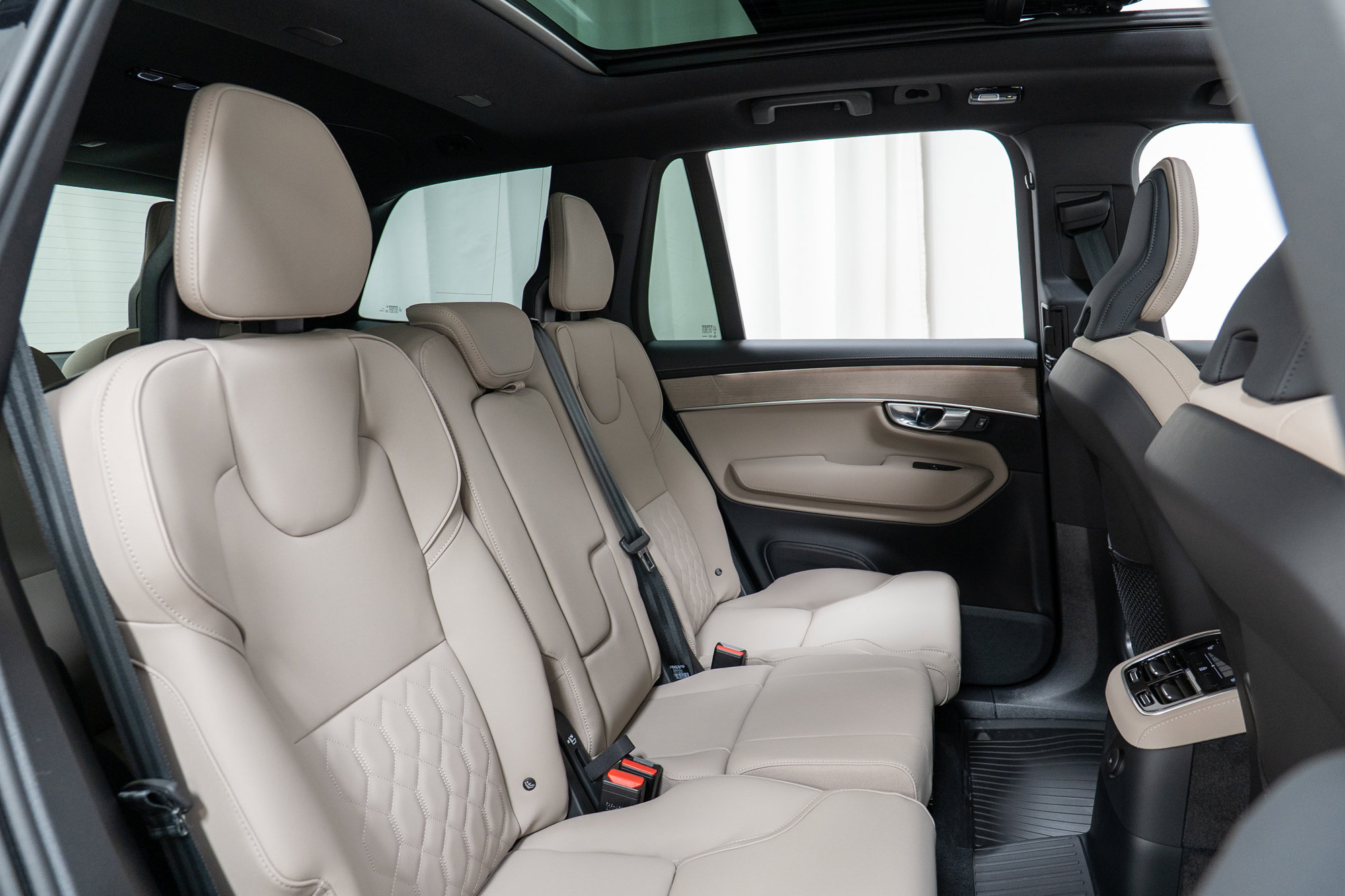 New 2026 Volvo XC90 T8 Plus w/ Protection Package Premier image 24