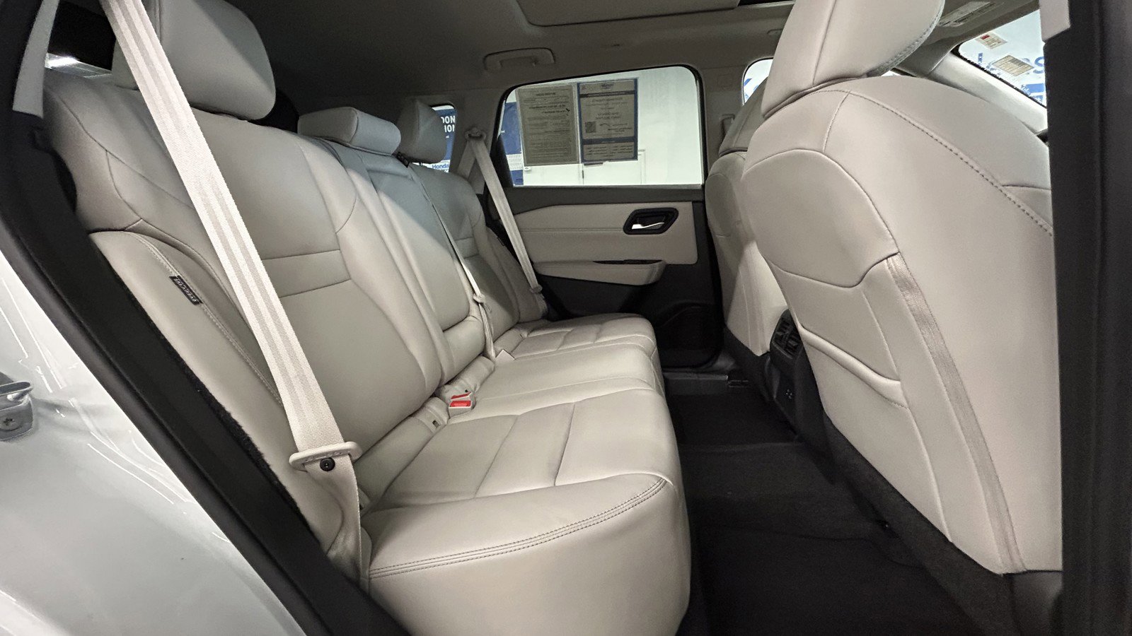 Used 2023 Nissan Rogue SL image 18