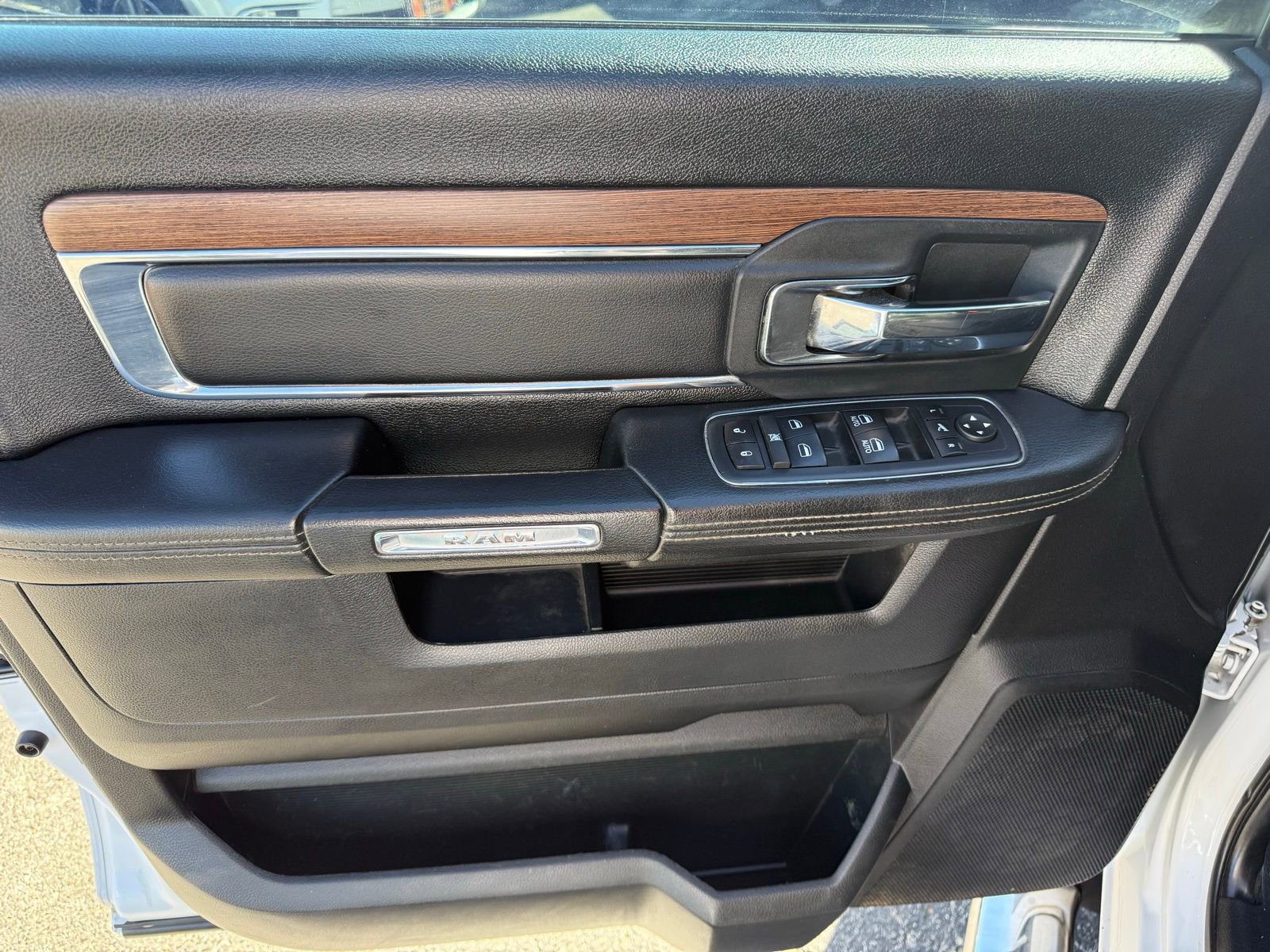 Used 2017 RAM 3500 Laramie image 10