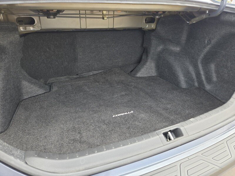 Used 2018 Toyota Corolla XSE w/ Carpet Mat Package (TMS) FWD image 16