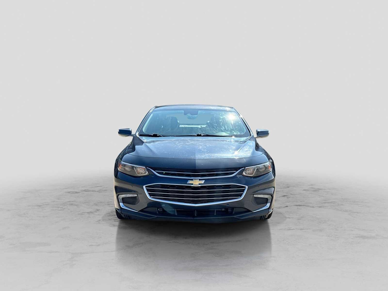 Used 2017 Chevrolet Malibu LT w/ Leather Package FWD image 9