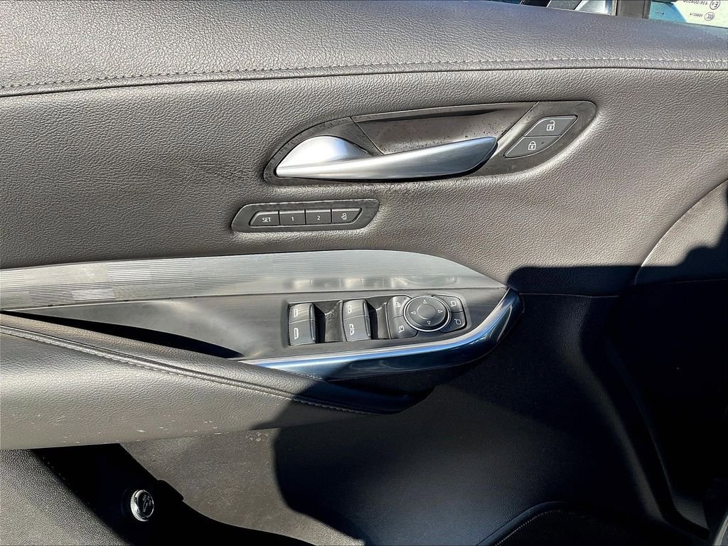 Used 2025 Cadillac XT4 Premium Luxury image 37