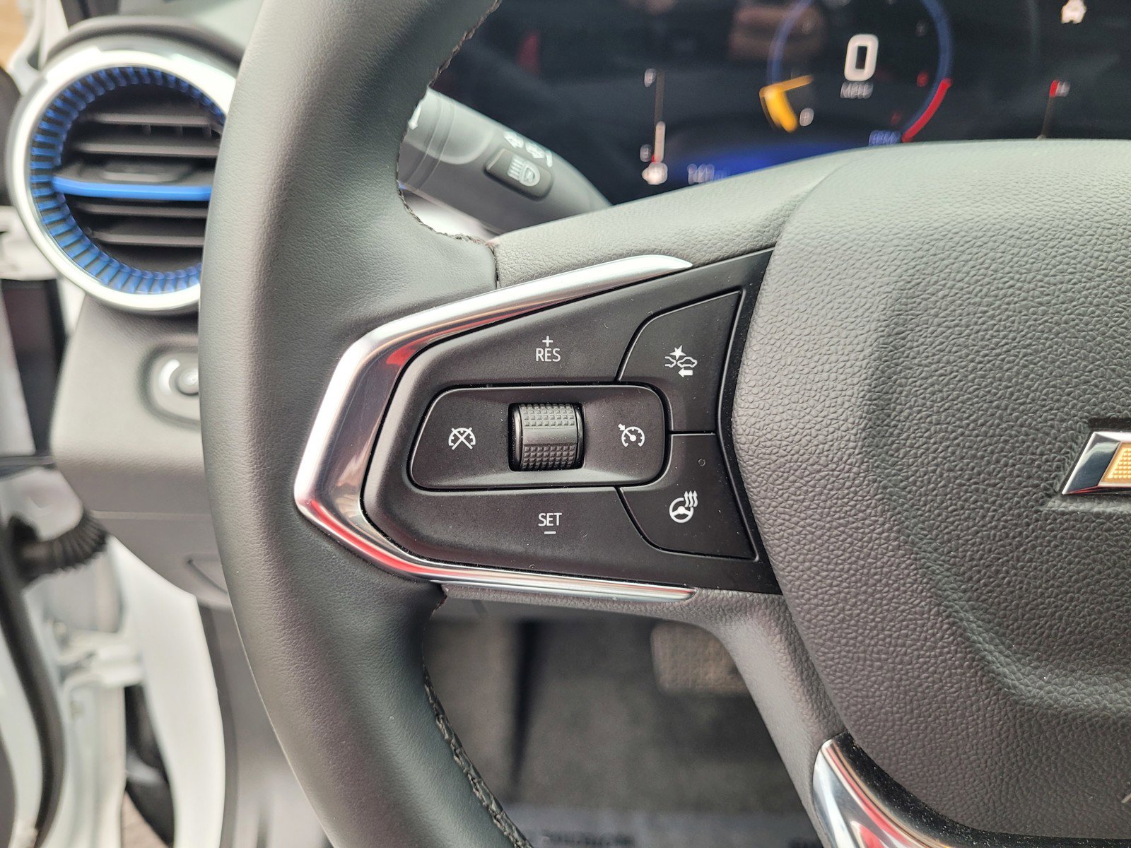 Used 2025 Chevrolet Trax LT w/ LT Convenience Package image 21