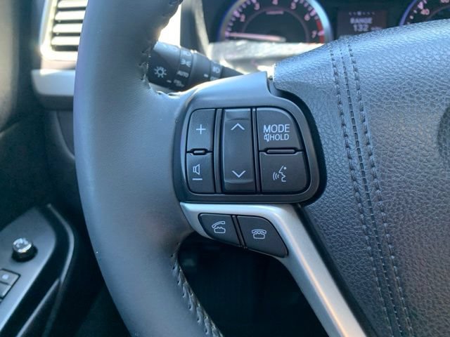 Used 2016 Toyota Highlander Limited FWD image 25