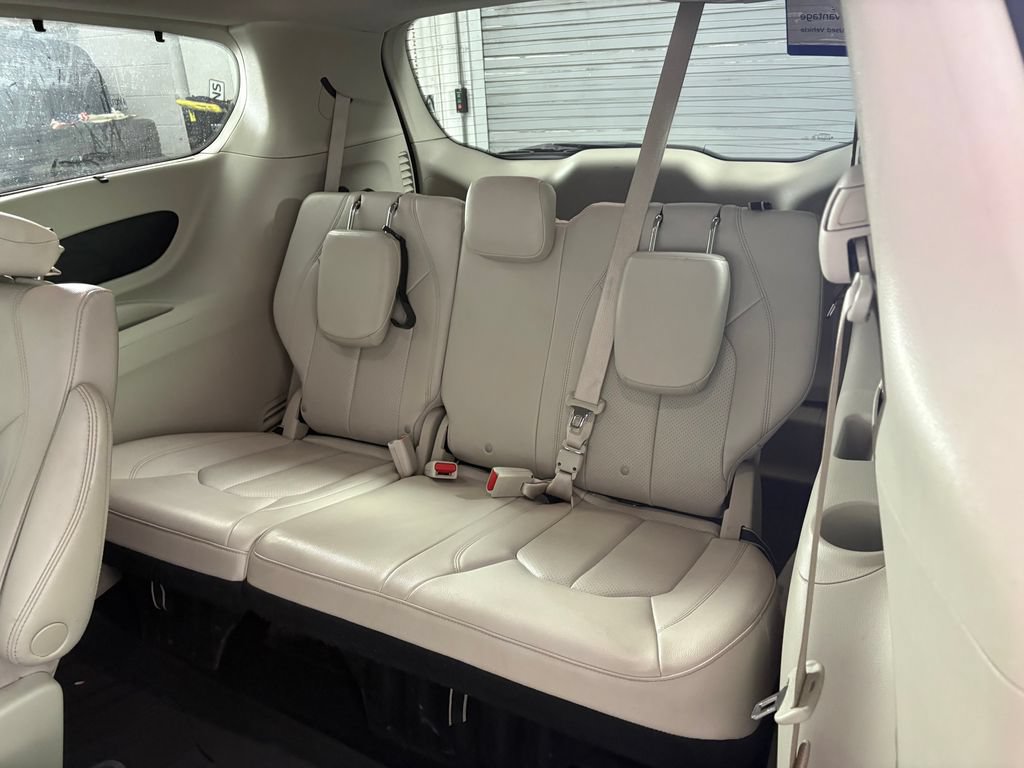 Used 2021 Chrysler Pacifica Touring-L AWD/4WD image 29