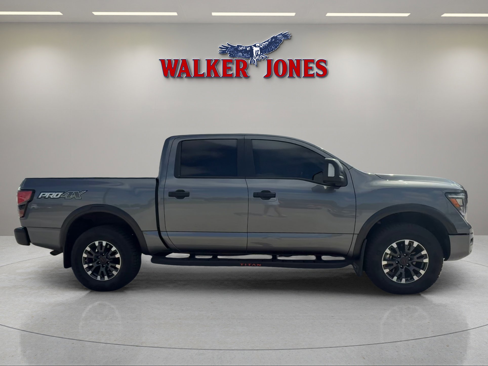 Used 2024 Nissan Titan PRO-4X image 2
