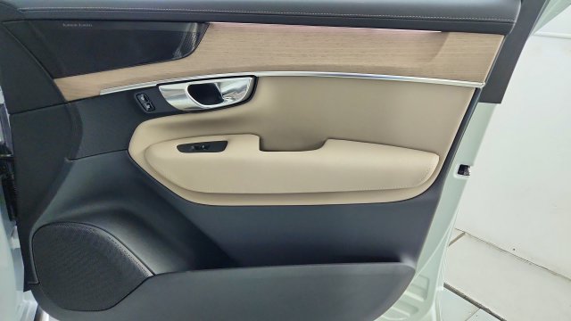 Used 2026 Volvo XC90 B6 Plus w/ Protection Package AWD/4WD image 40