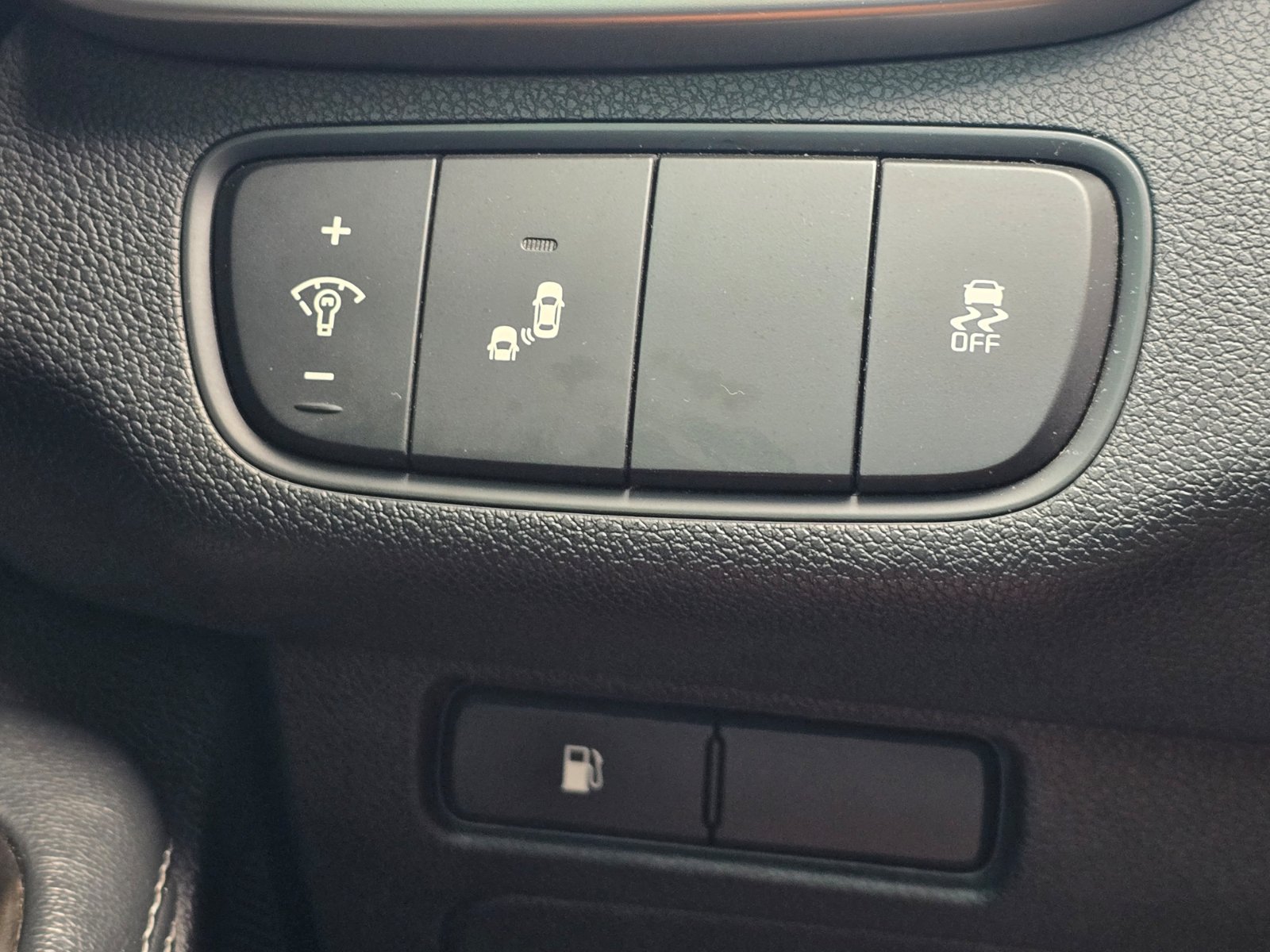 Used 2020 Kia Sorento LX FWD image 21