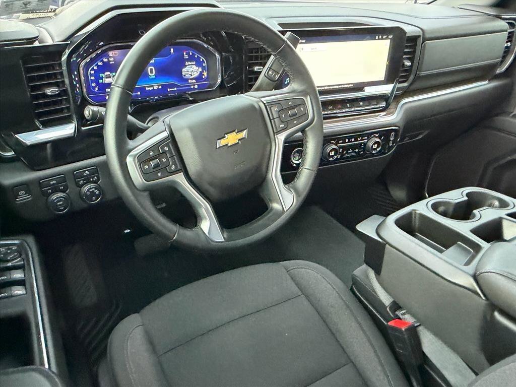 Used 2024 Chevrolet Silverado 1500 LT AWD/4WD image 7