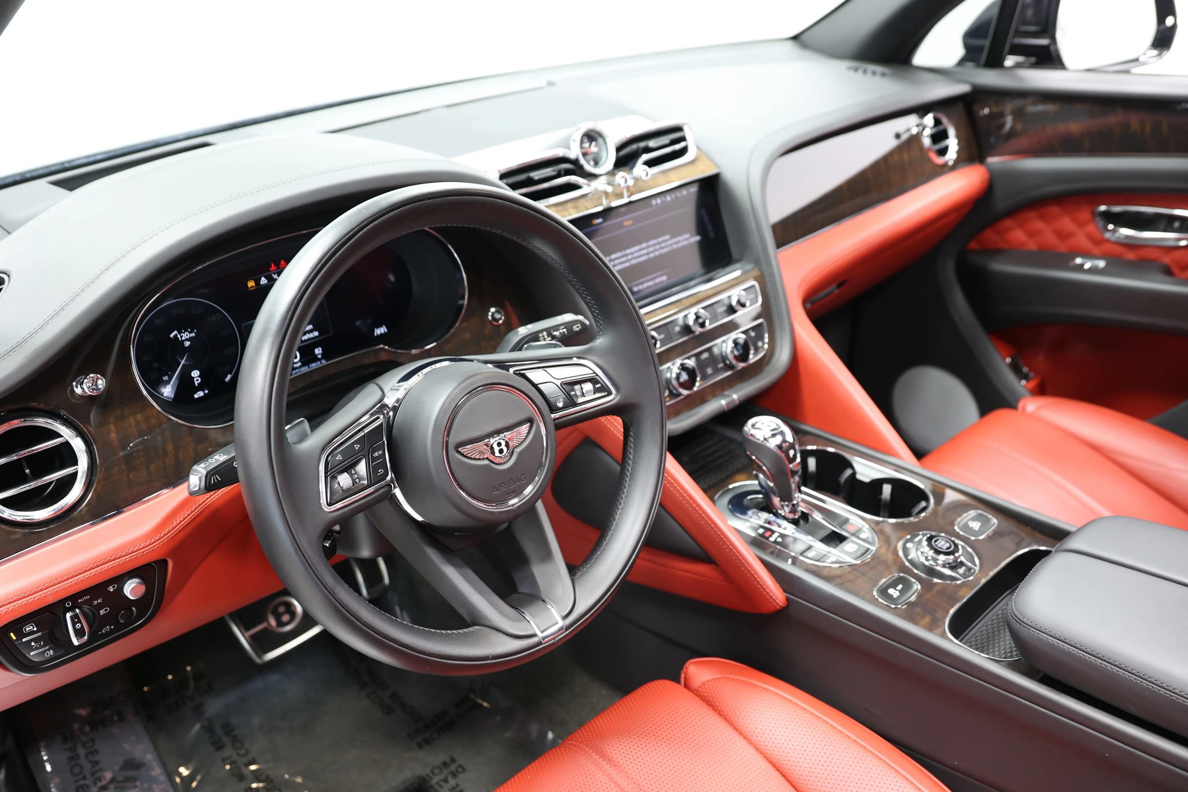 Used 2022 Bentley Bentayga AWD/4WD image 22