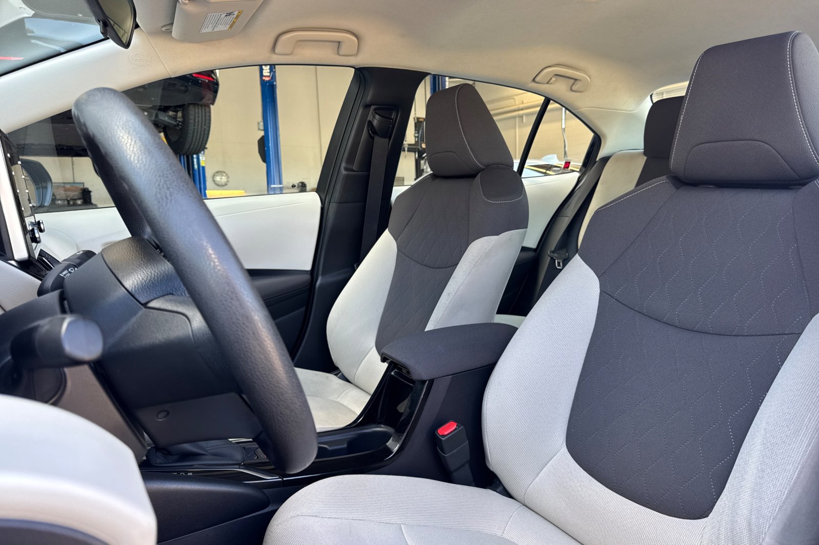 Used 2021 Toyota Corolla LE FWD image 23