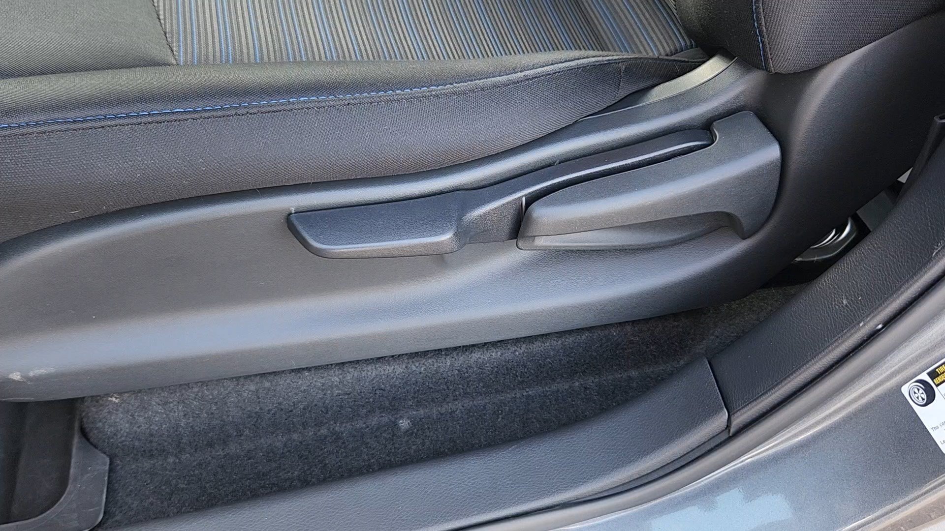 Used 2025 Nissan Leaf S FWD image 9