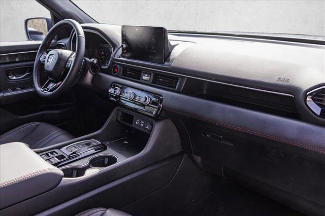 Used 2025 Honda Pilot Black Edition image 30