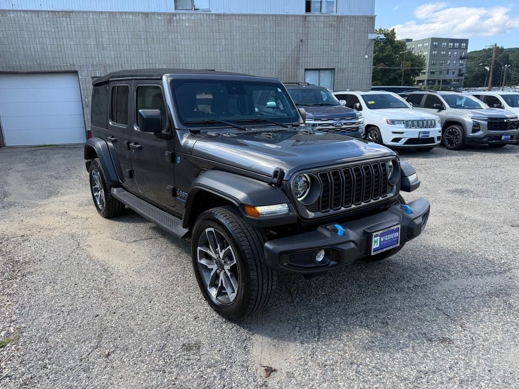 Used 2024 Jeep Wrangler Unlimited w/ Convenience Group AWD/4WD image 9