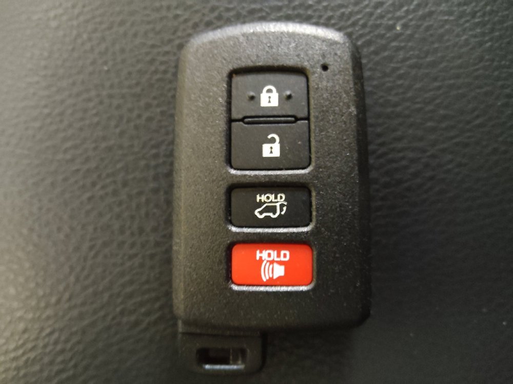 Used 2019 Toyota Highlander XLE AWD/4WD image 32