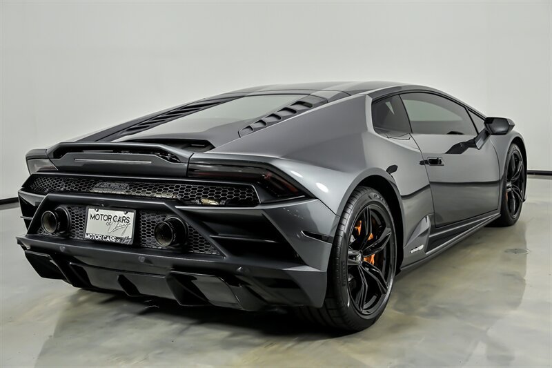 Used 2020 Lamborghini Huracan EVO RWD image 9