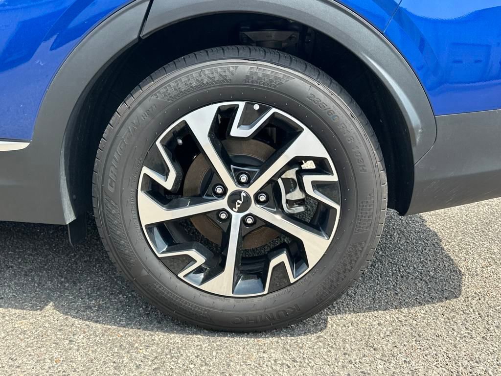 Used 2024 Kia Sportage EX image 9