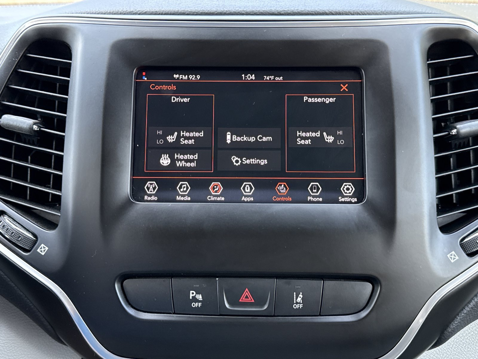 Used 2021 Jeep Cherokee Latitude Plus FWD image 25