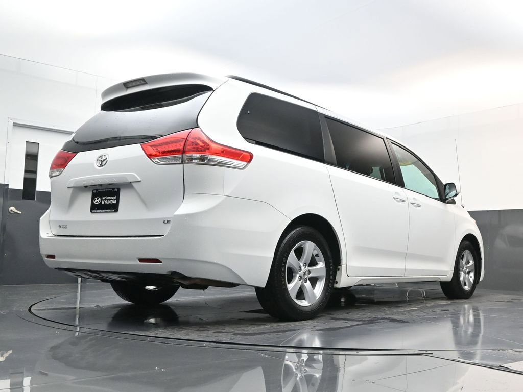 Used 2012 Toyota Sienna LE image 19