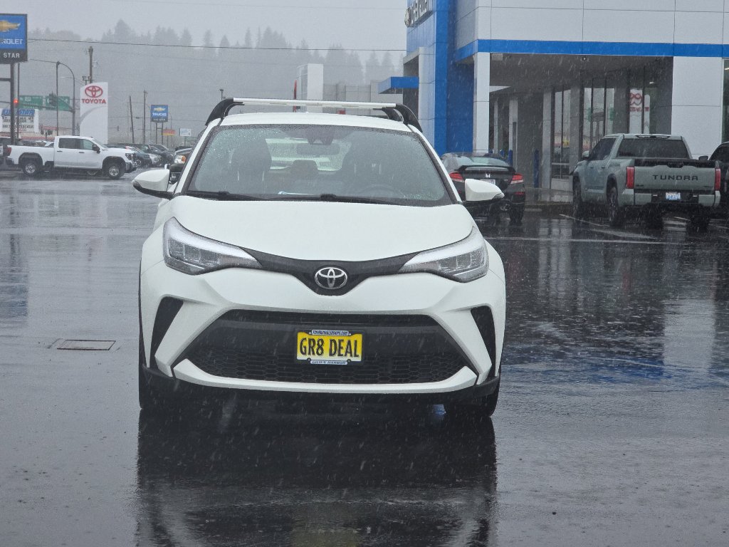 Used 2020 Toyota C-HR XLE image 3