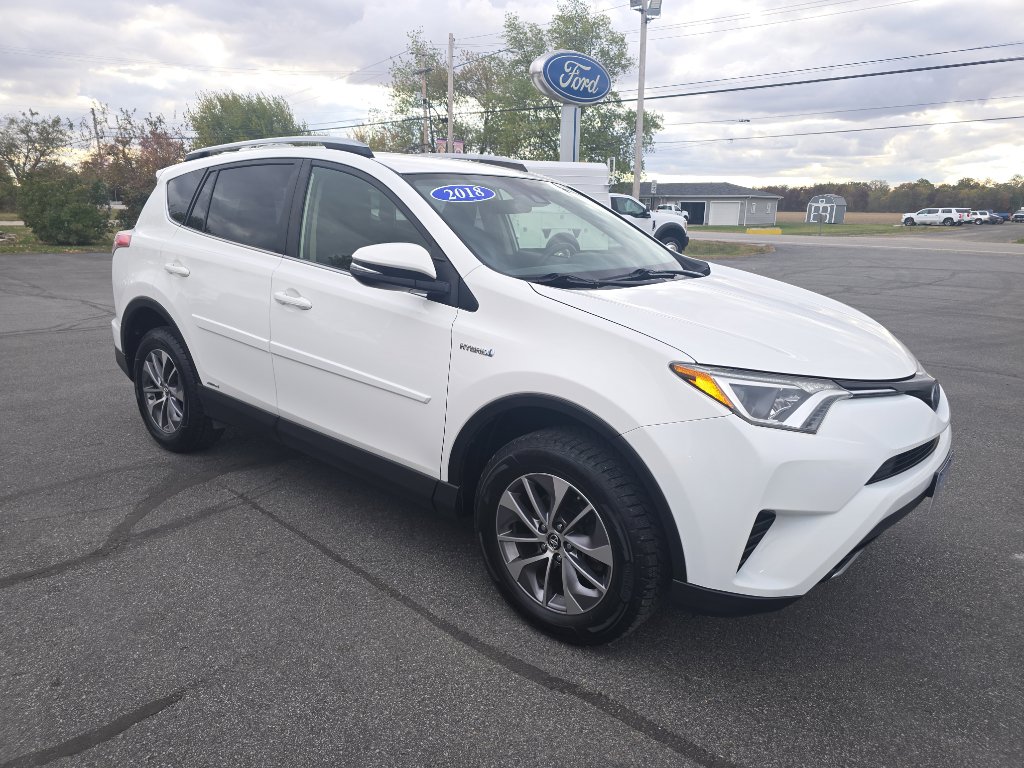 Used 2018 Toyota RAV4 LE image 4