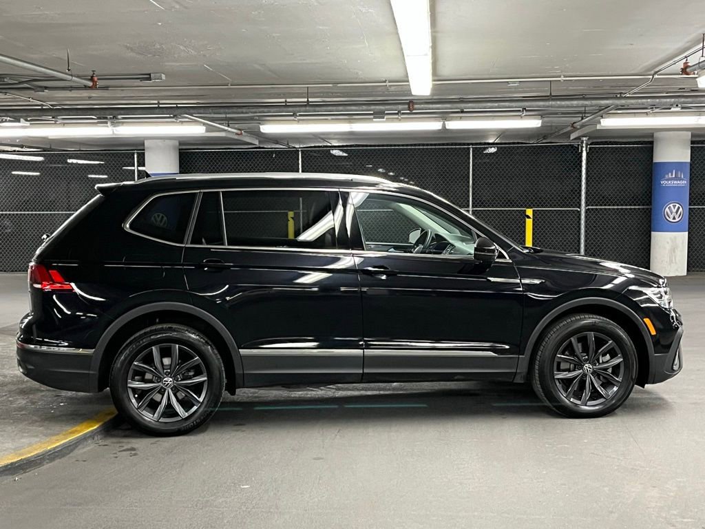 Used 2022 Volkswagen Tiguan SE w/ Panoramic Sunroof Package image 40