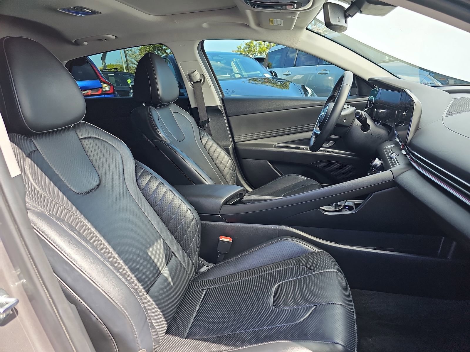Used 2022 Hyundai Elantra Limited FWD image 10