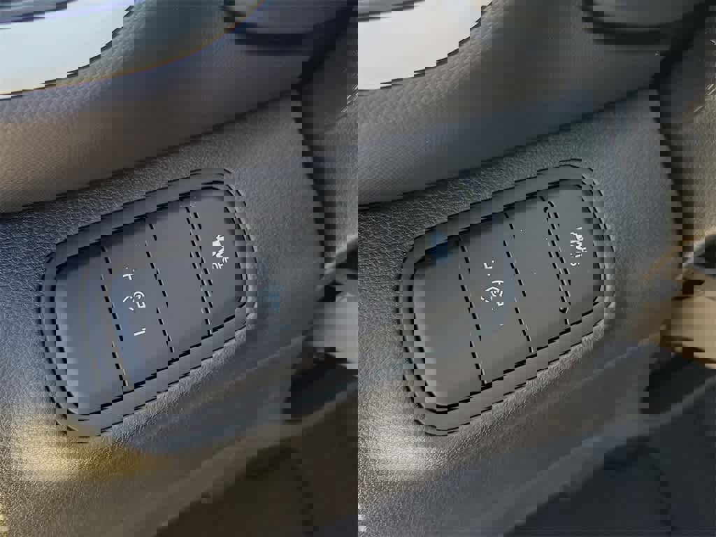 New 2025 Hyundai Venue Limited image 18