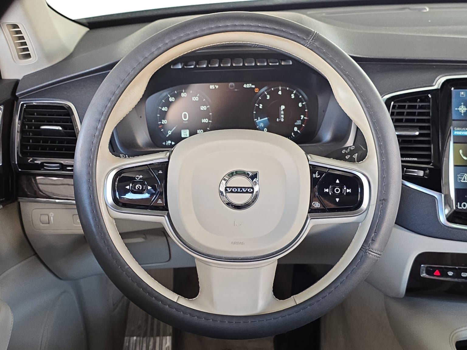 Used 2016 Volvo XC90 T6 Momentum AWD/4WD image 16