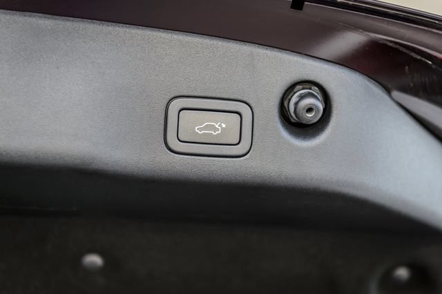 Used 2016 Jaguar XJ R-Sport RWD image 12