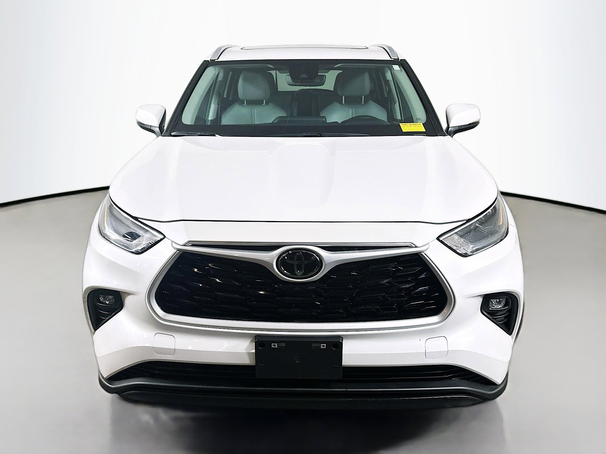 Used 2023 Toyota Highlander XLE image 2