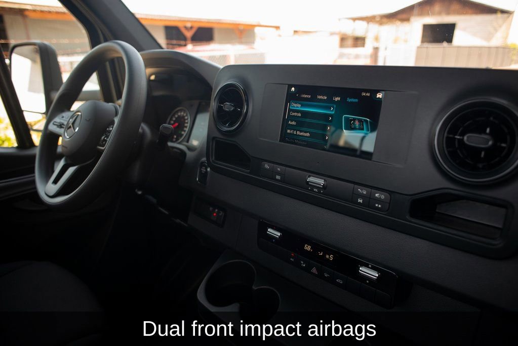 Used 2023 Mercedes-Benz Sprinter 4500 image 32