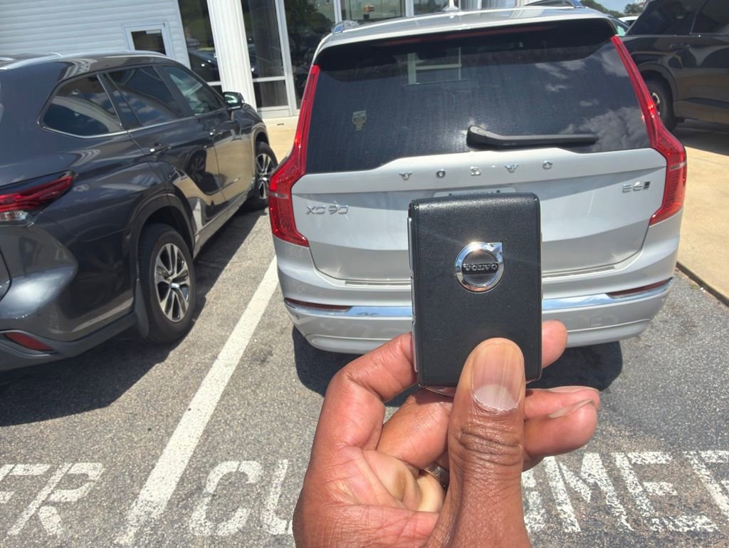 Used 2023 Volvo XC90 B6 Ultimate w/ Protection Package Premier AWD/4WD image 4