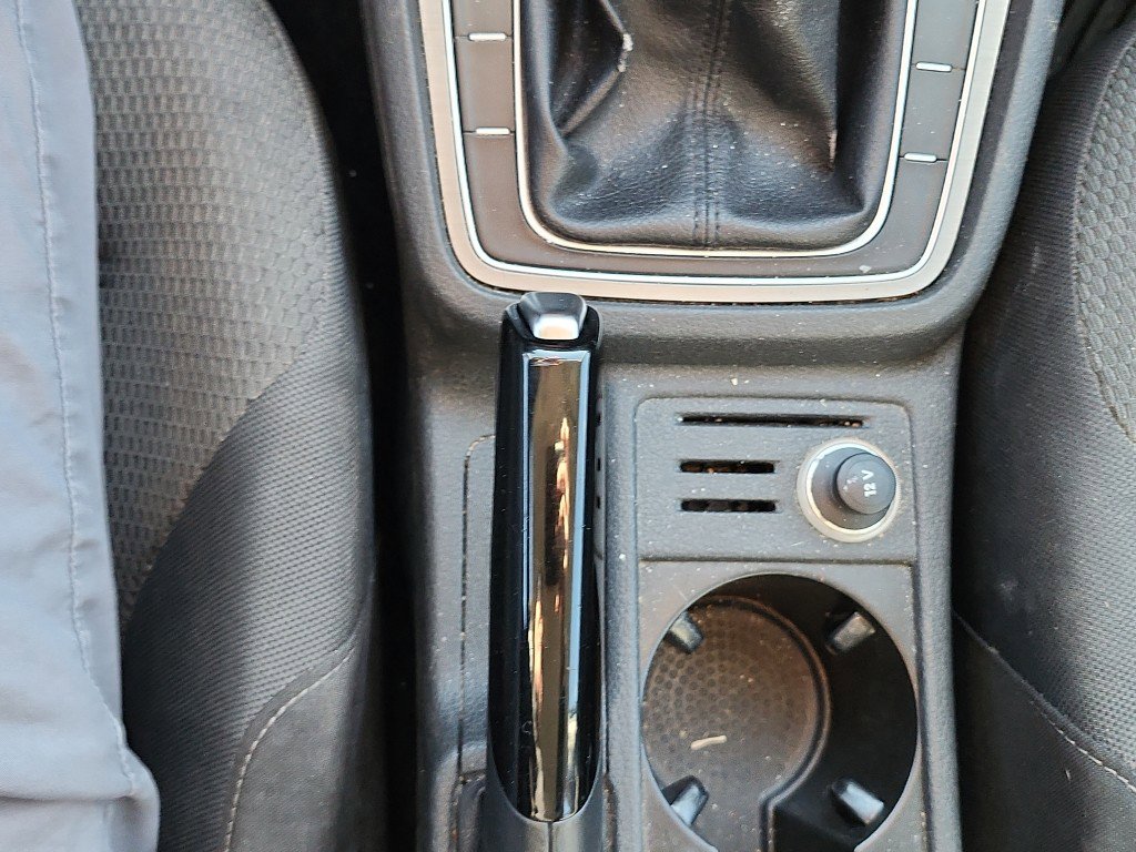 Used 2016 Volkswagen Golf S image 22