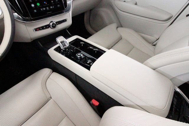 Used 2025 Volvo XC90 B6 Ultra w/ Protection Package image 11