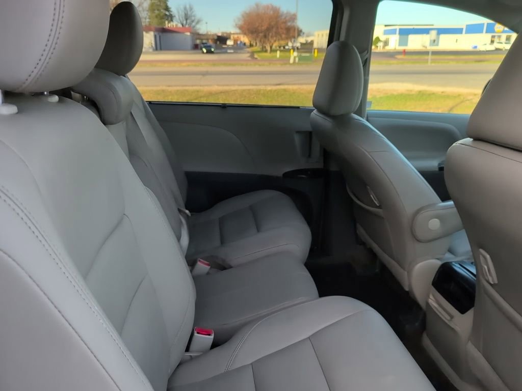 Used 2017 Toyota Sienna XLE w/ XLE Navigation Package image 24