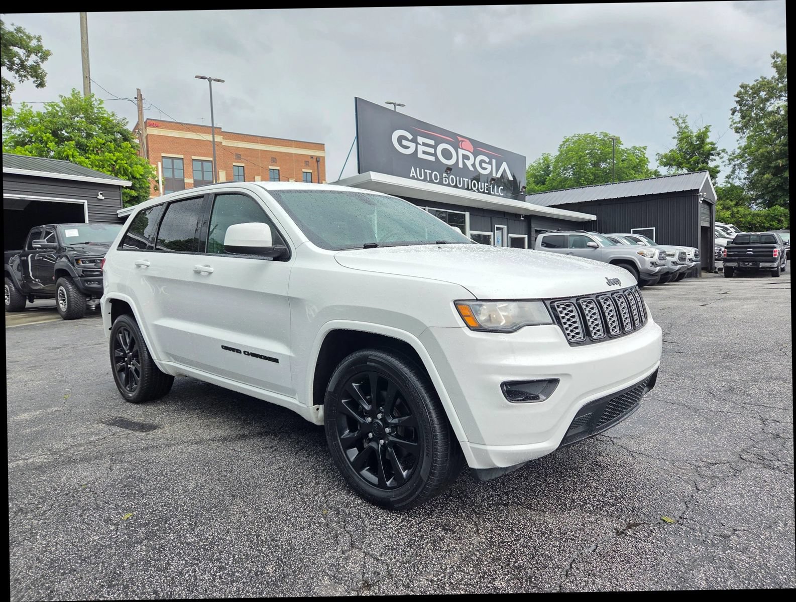 Used 2017 Jeep Grand Cherokee Altitude RWD image 7