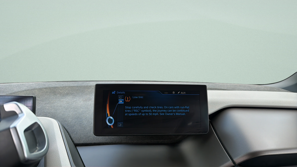 Used 2016 BMW i3 w/ Range Extender RWD image 17