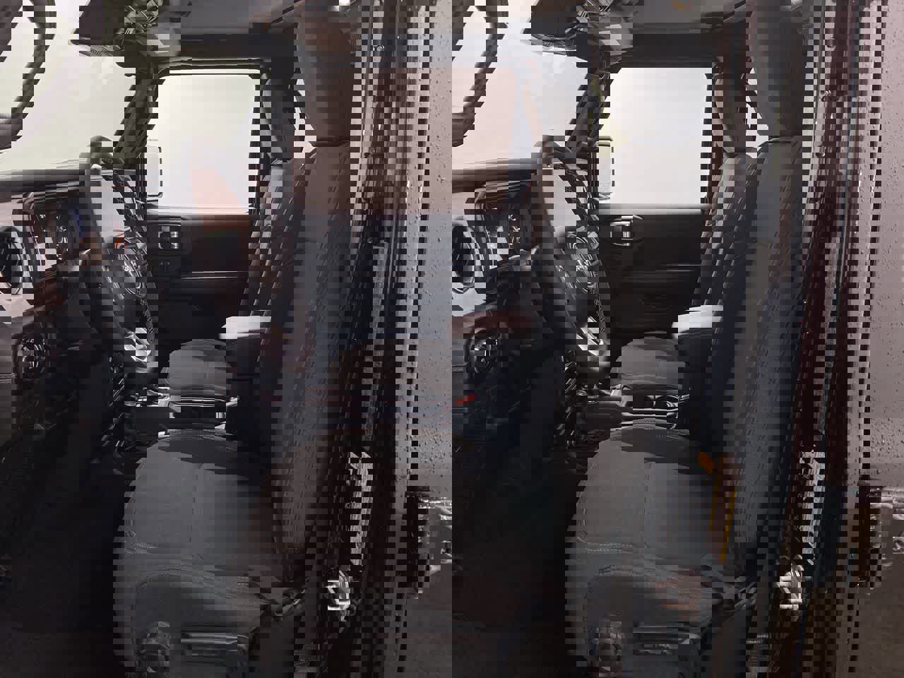 Used 2025 Jeep Wrangler Sahara image 13