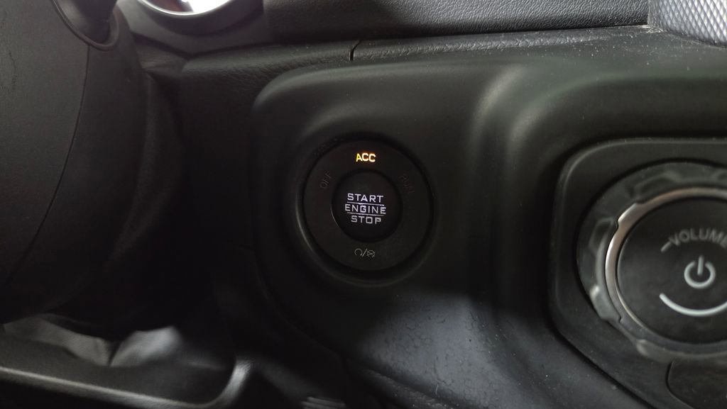 Used 2018 Jeep Wrangler Unlimited Sahara AWD/4WD image 22
