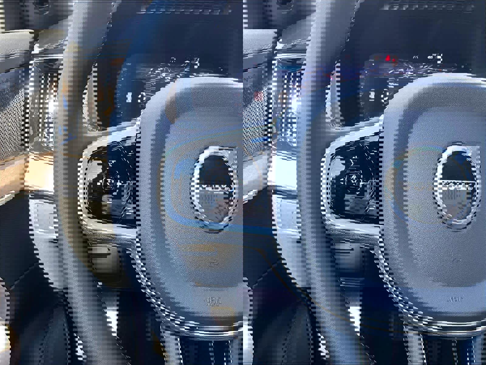 New 2026 Volvo XC90 B5 Plus w/ Protection Package image 17