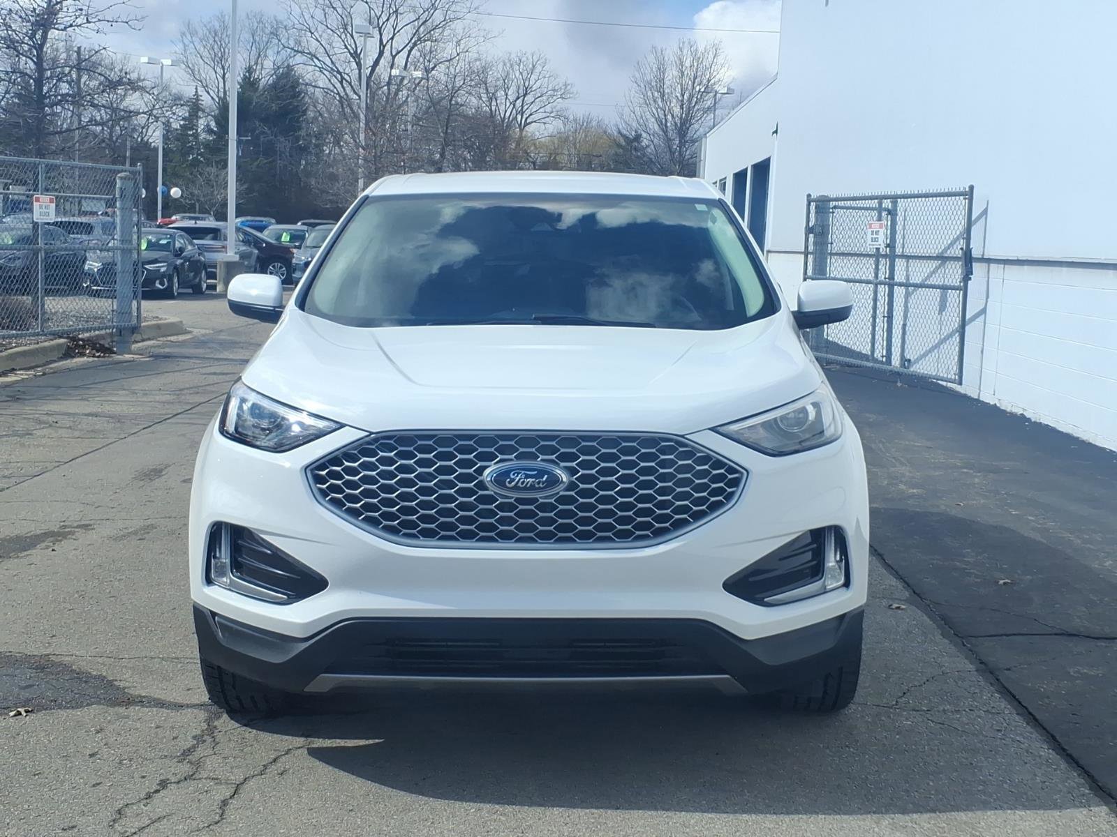Used 2023 Ford Edge SEL w/ Convenience Package image 2