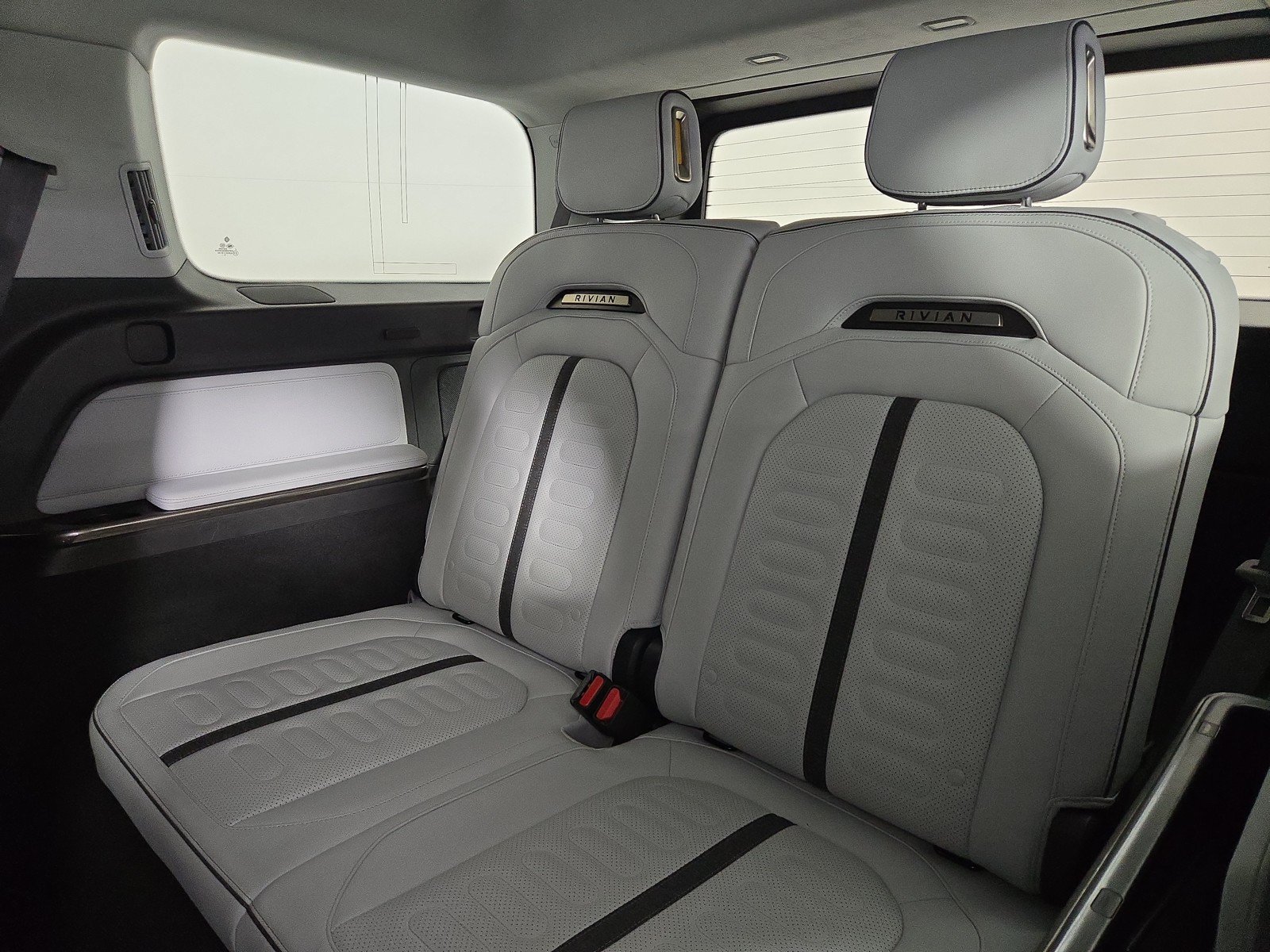 Used 2024 Rivian R1S Adventure AWD/4WD image 22