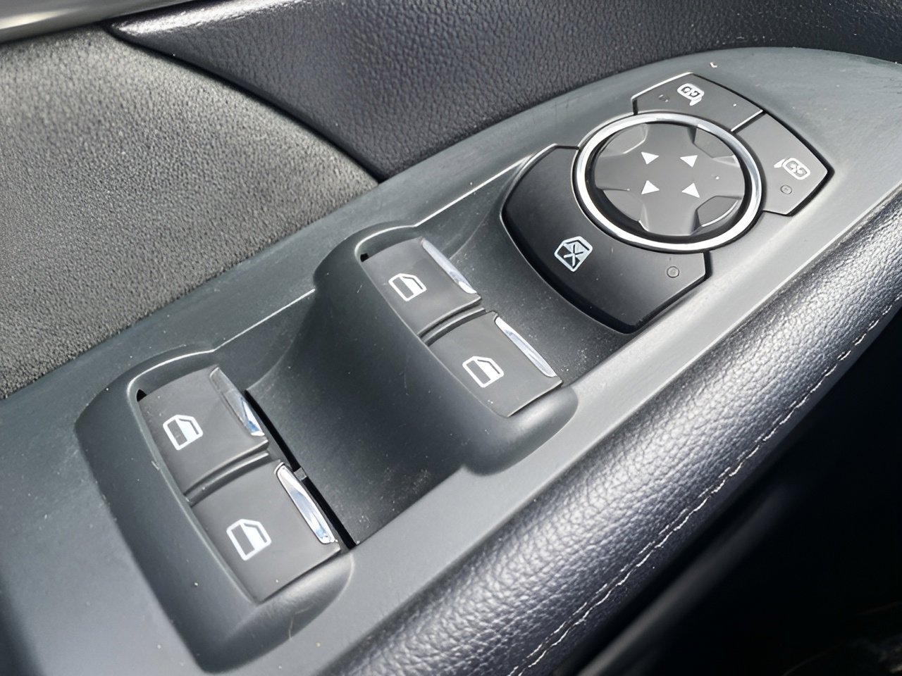 Certified 2018 Ford Explorer XLT w/ Equipment Group 202A image 19