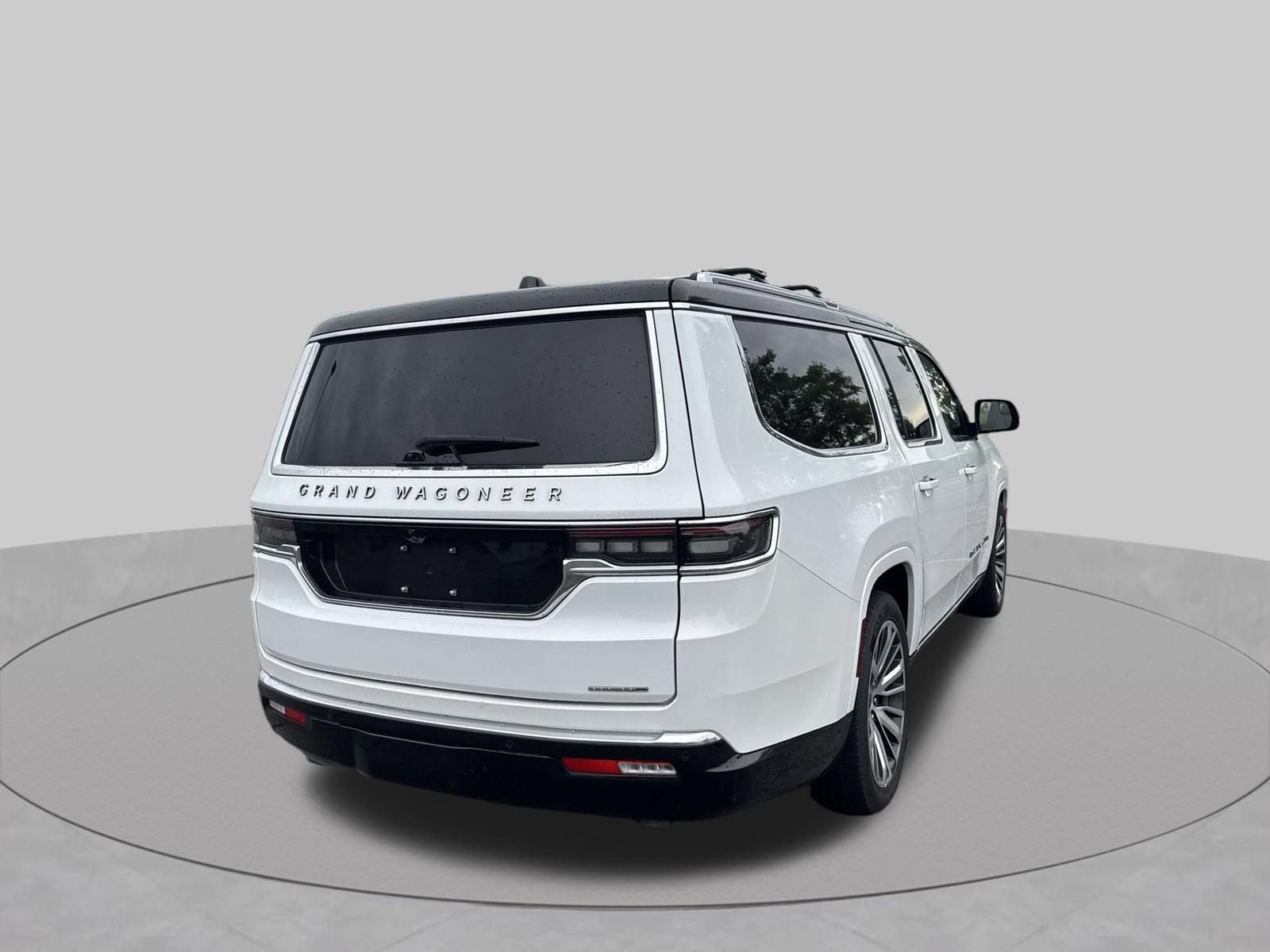 Used 2024 Jeep Grand Wagoneer L Series III AWD/4WD image 4