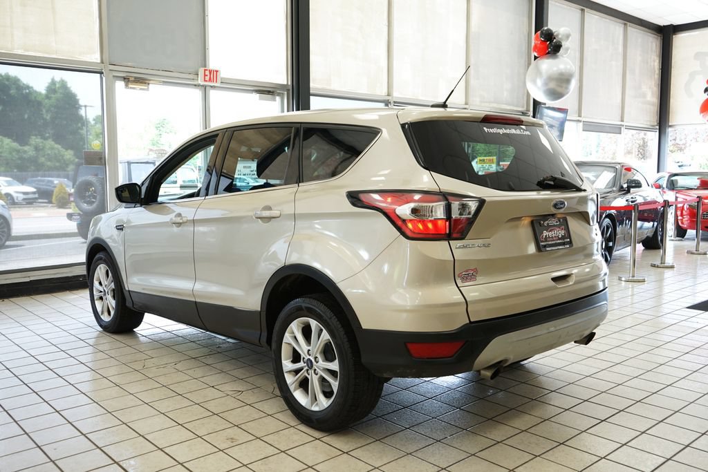 Used 2017 Ford Escape SE FWD image 4