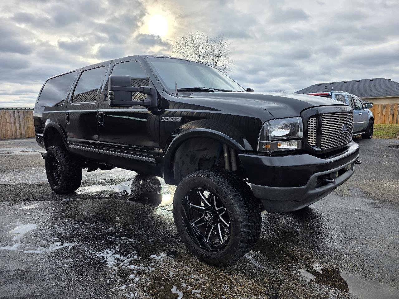 Used 2001 Ford Excursion Limited image 2