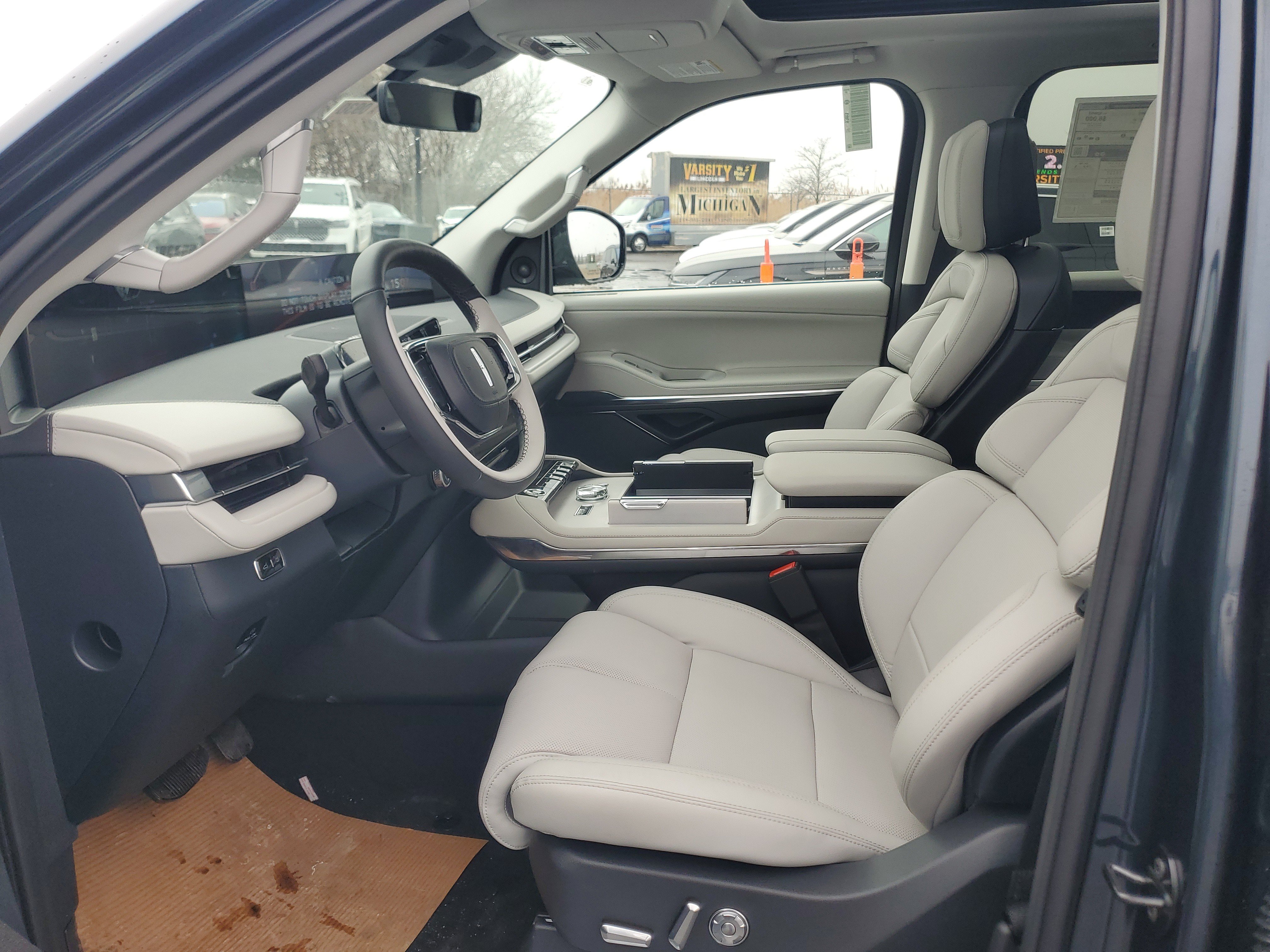 New 2026 Lincoln Navigator Reserve AWD/4WD image 12